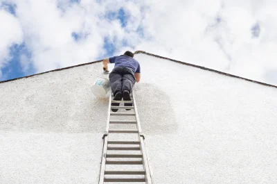 Peinture extérieure à Réveillon — façades et ravalement