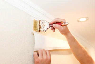 Pose de papier peint à Réveillon — revêtements muraux et toiles de verre